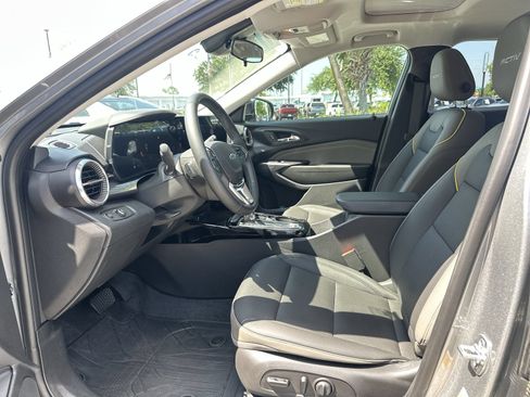 Used 2026 Chevrolet Trax ACTIV w/ Sunroof Package FWD image 16