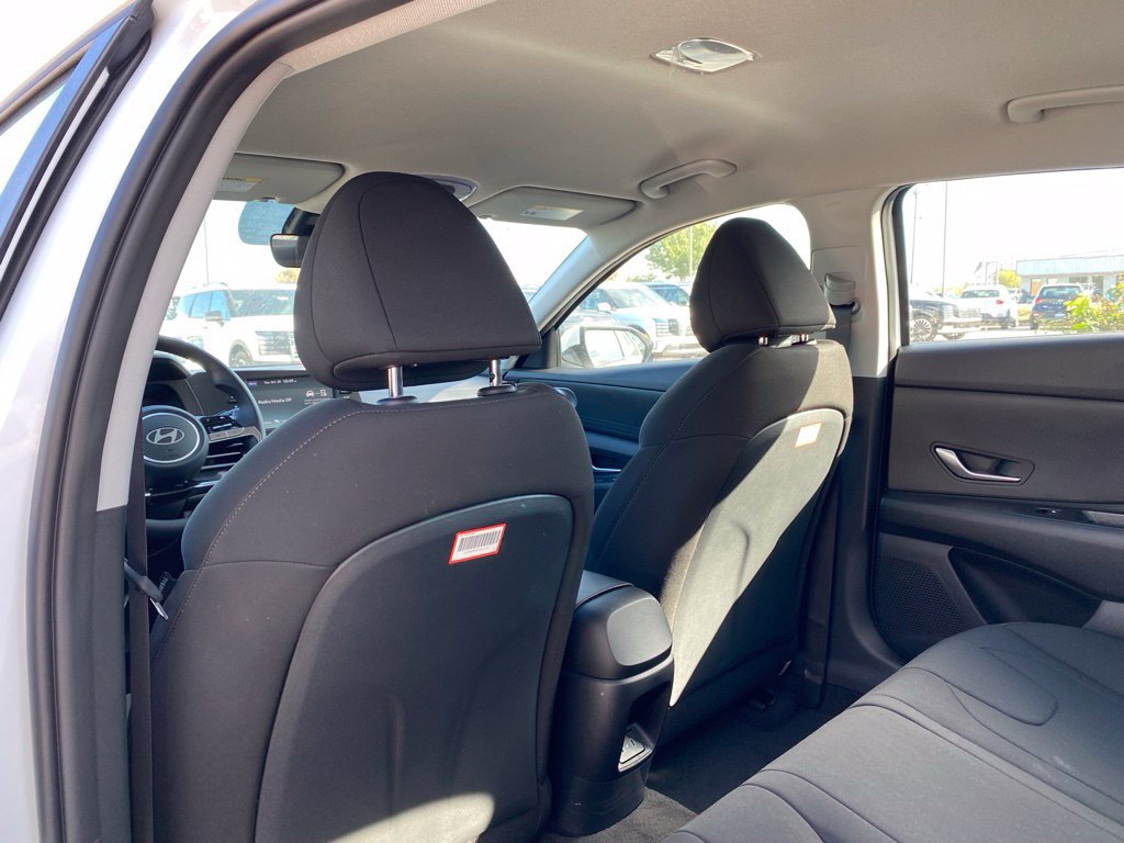 New 2026 Hyundai Elantra Hybrid FWD image 30