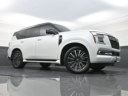 Used 2025 Nissan Armada Platinum Reserve image 32