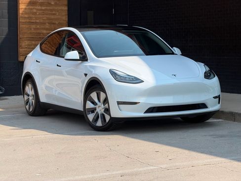 Used 2022 Tesla Model Y Long Range AWD/4WD image 7