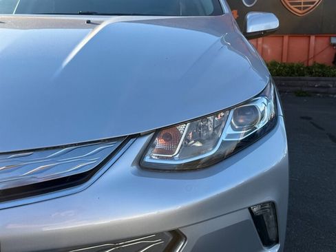 Used 2017 Chevrolet Volt LT FWD image 3
