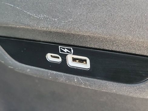 Used 2023 Chrysler Pacifica Touring-L FWD image 22