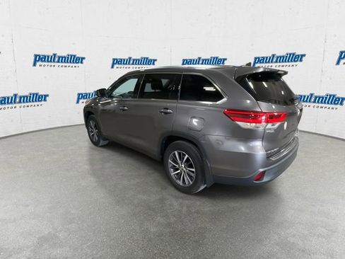 Used 2017 Toyota Highlander XLE image 8