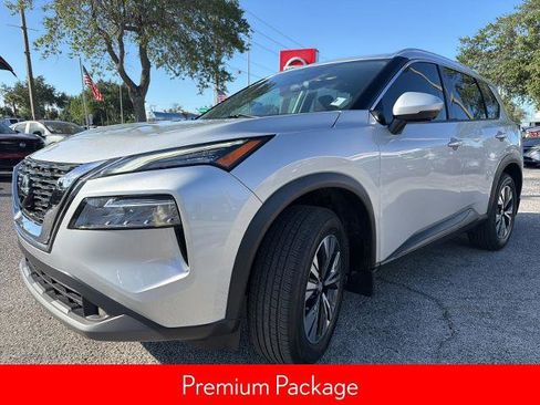 Certified 2021 Nissan Rogue SV w/ Premium Package FWD image 3