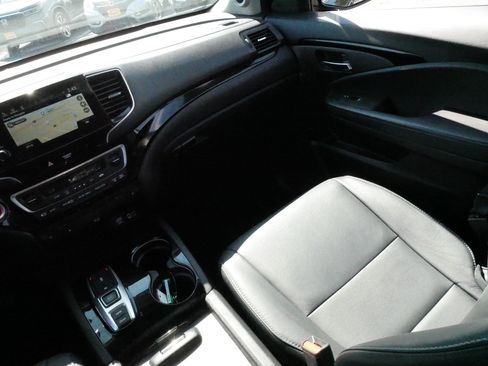 Used 2019 Honda Pilot Touring image 11