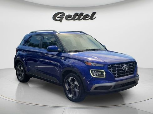 Certified 2025 Hyundai Venue Limited FWD image 3