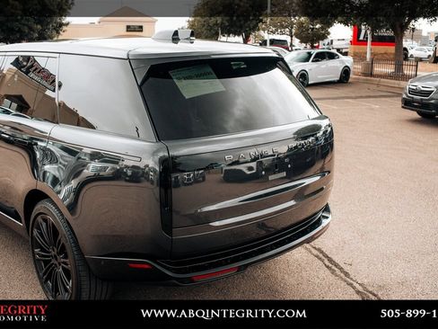 Used 2025 Land Rover Range Rover Long Wheelbase SE AWD/4WD image 13