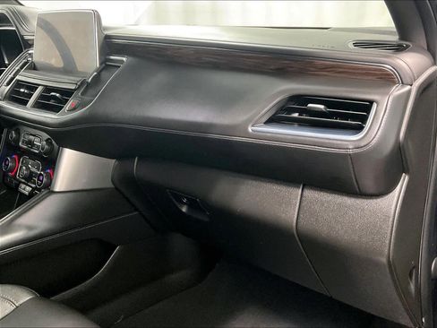 Used 2022 Chevrolet Suburban Z71 w/ Luxury Package image 13