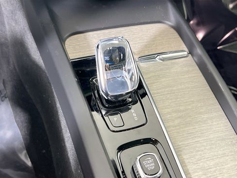 Used 2022 Volvo XC60 B5 Inscription w/ Advanced Package image 17