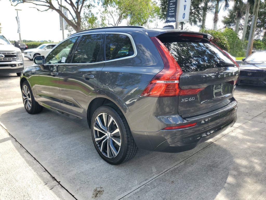 Certified 2022 Volvo XC60 B5 Momentum w/ Protection Package Premier AWD/4WD image 4