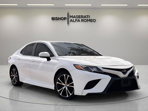 Used 2020 Toyota Camry SE image 1