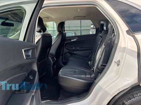 Used 2017 Ford Edge Titanium w/ Technology Package AWD/4WD image 40