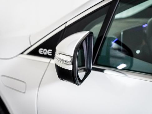 Certified 2023 Mercedes-Benz EQE 350+ 4MATIC SUV w/ Exclusive Trim Package image 24