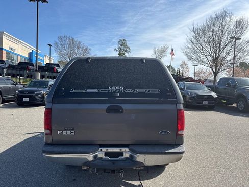 Used 2004 Ford F250 XLT image 4