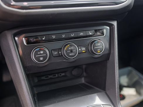 Used 2020 Volkswagen Tiguan SE w/ Panoramic Sunroof Package image 21