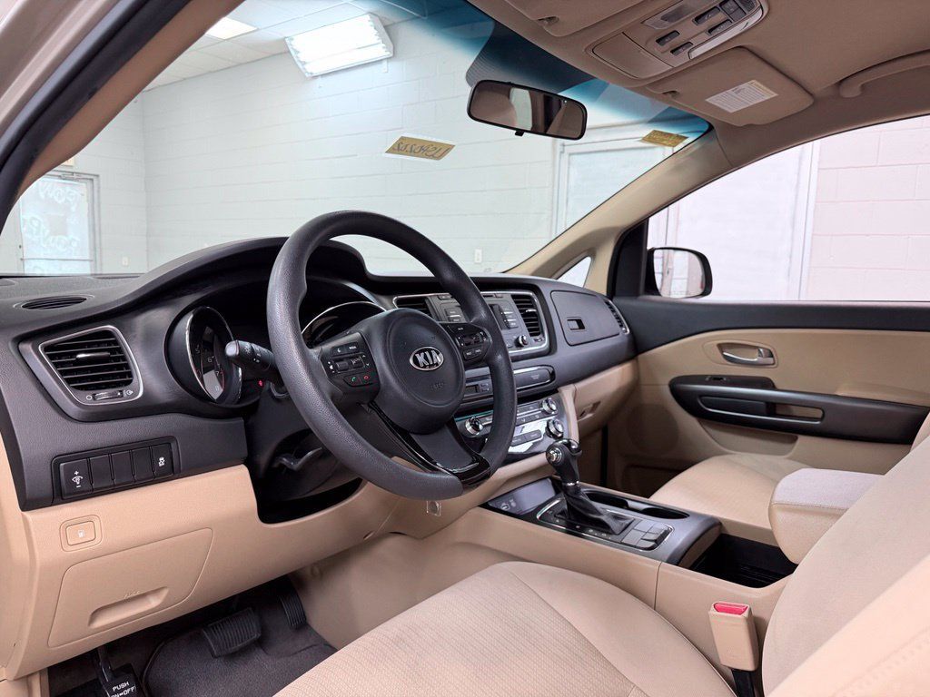 Used 2017 Kia Sedona LX FWD image 14