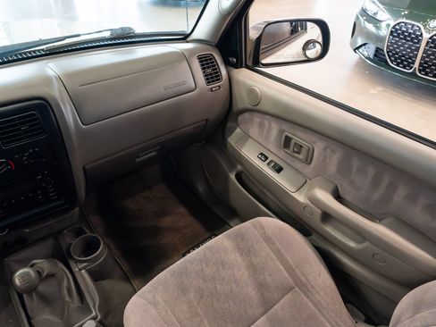 Used 2004 Toyota Tacoma 2WD Xtracab image 11