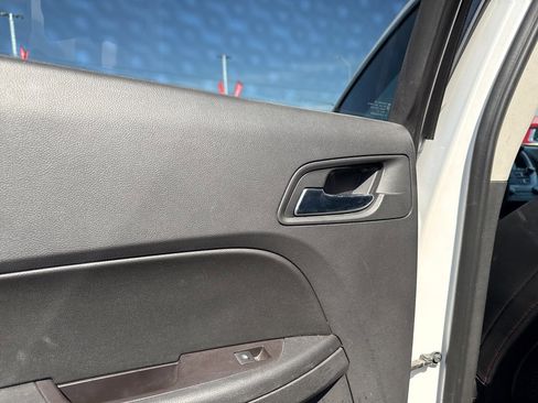 Used 2017 Chevrolet Equinox Premier image 33