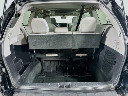 Used 2017 Toyota Sienna Limited Premium image 30