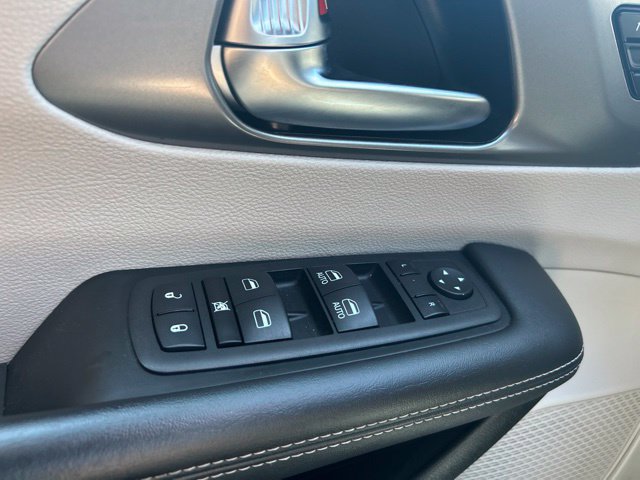 Used 2023 Chrysler Pacifica Touring-L w/ Road Tripper Package AWD/4WD image 18