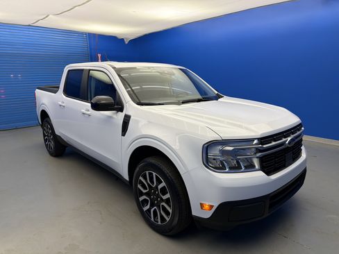Used 2024 Ford Maverick Lariat w/ 4K Tow Package AWD/4WD image 2