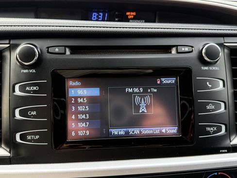 Used 2019 Toyota Highlander LE AWD/4WD image 8