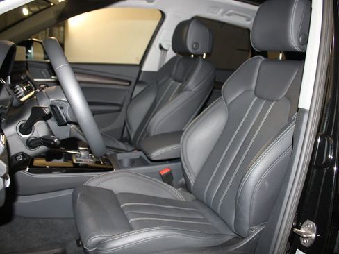 Certified 2025 Audi Q5 2.0T Premium Plus w/ Premium Plus Package image 7