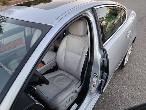 Used 2010 Jaguar XF Luxury RWD image 21