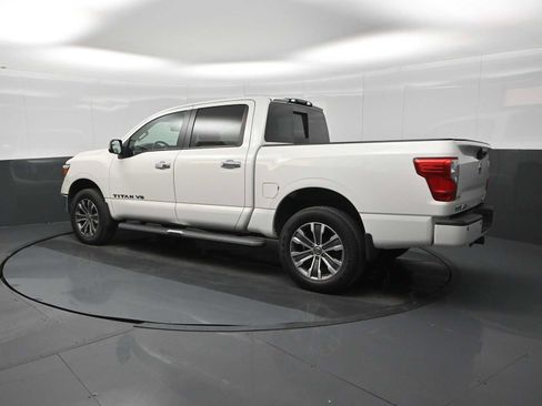 Used 2019 Nissan Titan SL image 6