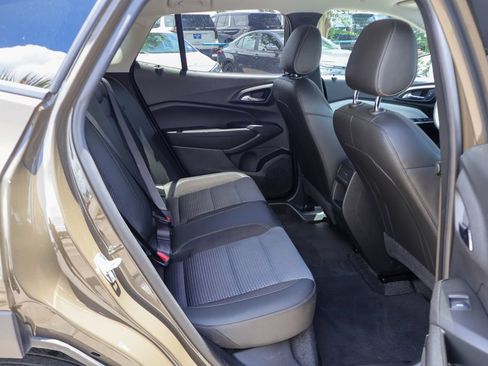 Used 2024 Chevrolet Trax LT w/ Driver Confidence Package FWD image 11
