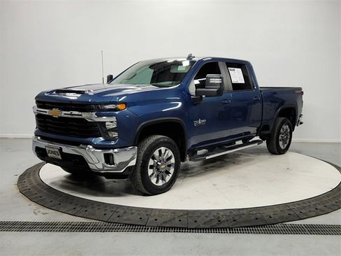 Used 2024 Chevrolet Silverado 2500 LT w/ Texas Edition image 3