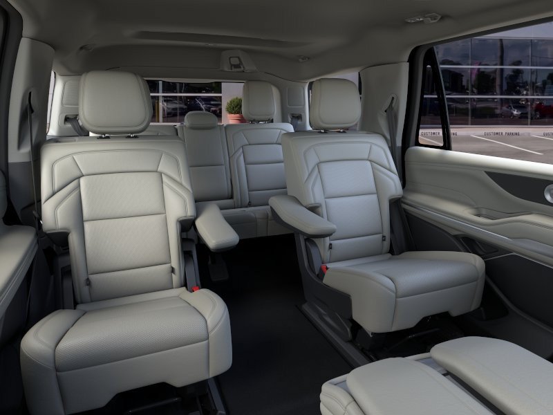 New 2026 Lincoln Navigator Premiere AWD/4WD image 11