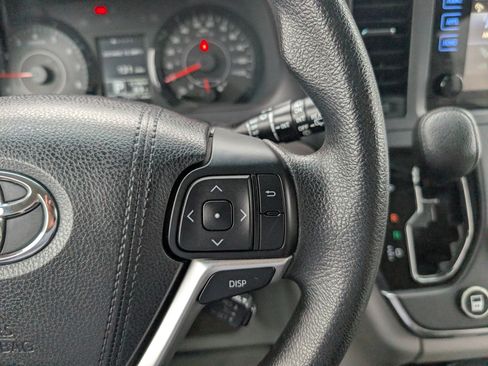 Used 2015 Toyota Sienna LE FWD image 17