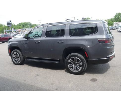 Used 2022 Jeep Wagoneer Series III w/ Rear Seat Video Group 1 AWD/4WD image 11