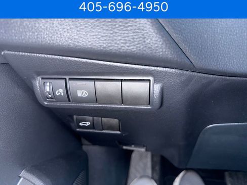 Used 2025 Toyota Corolla Cross XLE w/ Convenience Package image 31