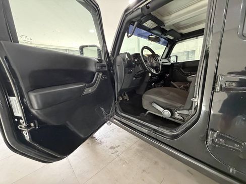 Used 2015 Jeep Wrangler Unlimited Sport AWD/4WD image 27