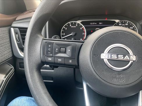 Used 2023 Nissan Rogue SV image 22