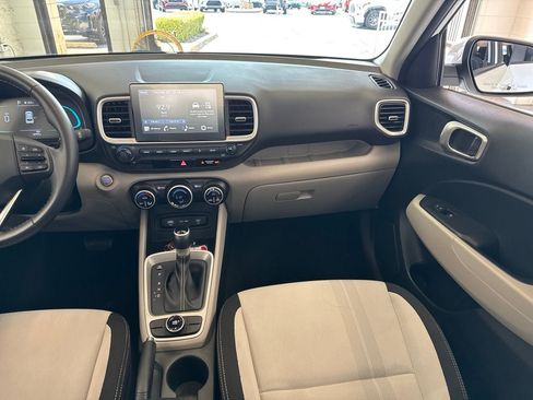 Used 2025 Hyundai Venue SEL FWD image 45