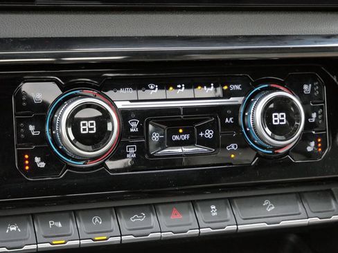 Used 2023 GMC Sierra 1500 AT4 w/ Technology Package image 23