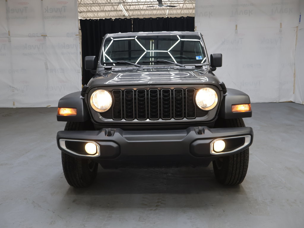 Used 2025 Jeep Gladiator Sport AWD/4WD image 2