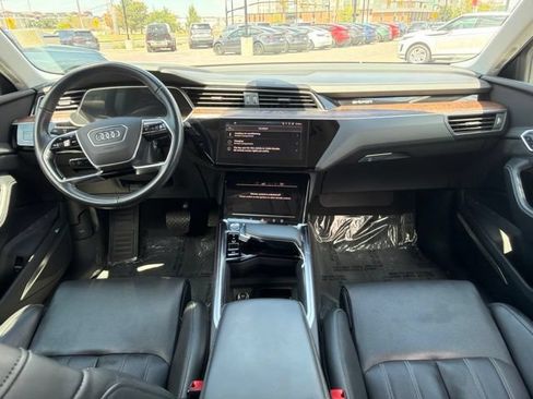 Used 2019 Audi e-tron Prestige w/ Prestige Package AWD/4WD image 16