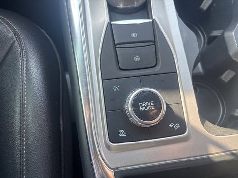 Used 2020 Ford Explorer XLT w/ Equipment Group 202A image 13