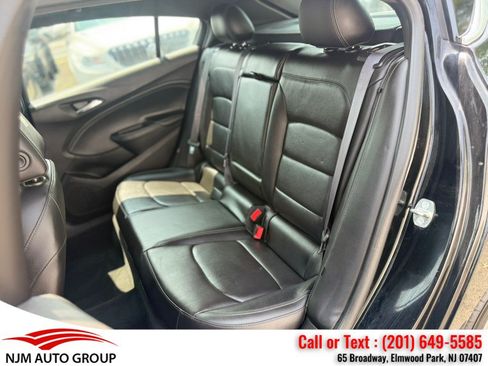 Used 2017 Chevrolet Cruze Premier FWD image 20