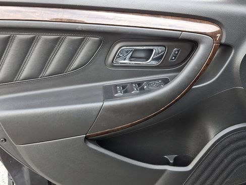 Used 2018 Ford Taurus Limited image 13