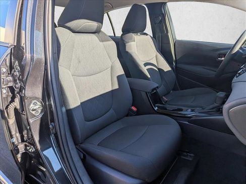 Used 2020 Toyota Corolla LE image 19