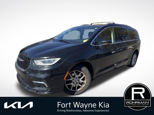 Used 2022 Chrysler Pacifica Touring-L FWD image 1