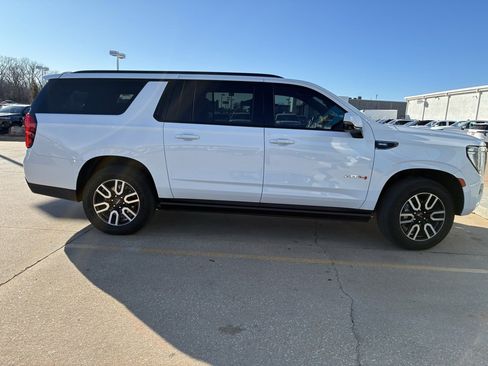 Used 2024 GMC Yukon XL AT4 w/ AT4 Premium Plus Package image 4