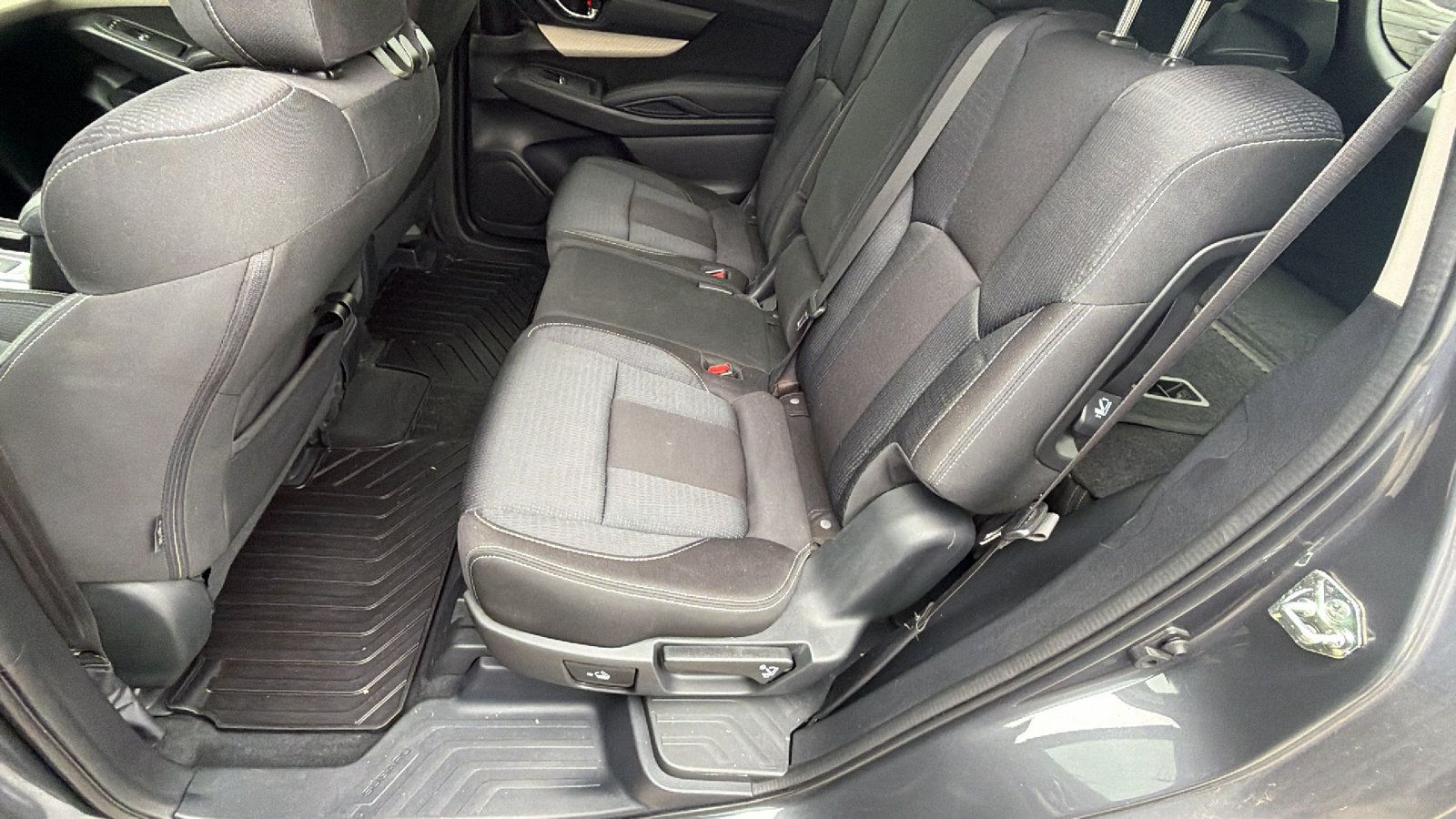 Used 2020 Subaru Ascent Premium w/ Convenience Package AWD/4WD image 16