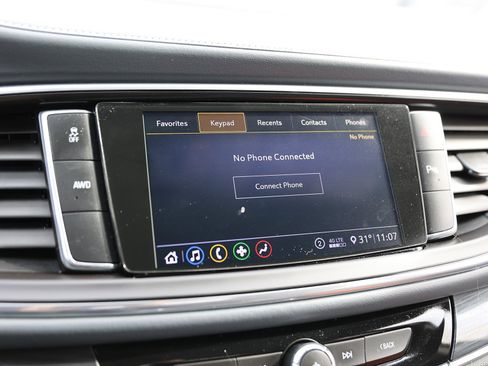 Used 2020 Buick Enclave Essence image 25