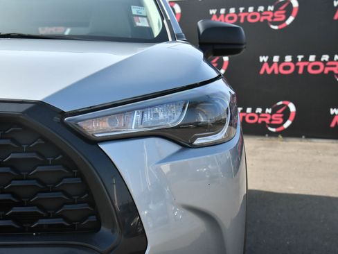Used 2024 Toyota Corolla Cross L image 11